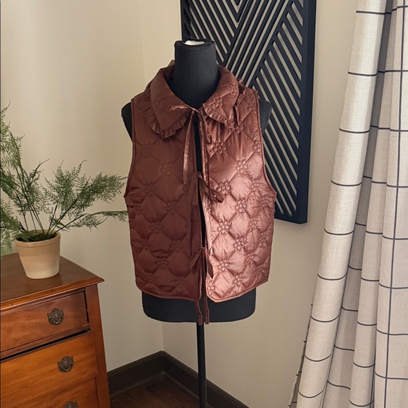 Doe & Rae Jackets & Blazers - Doe & Rae Brown Quilted Tie-Front Vest medium